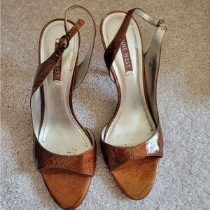 Gently used Nine West amber patent leather strappy sandal. sz 9.
